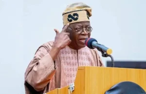 Tinubu ya gargaɗi hukumomin tsarokan su gaggauta cire ƴan Sanda daga rakiya VIPs